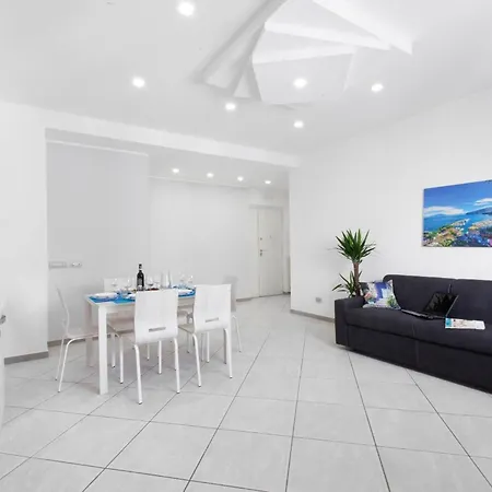 Lux Fabulous Sorento Апартаменти *